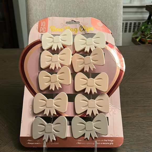Gourmet Kitchen Other - Bow Bag Clips Set - Cream, Tan, Gray